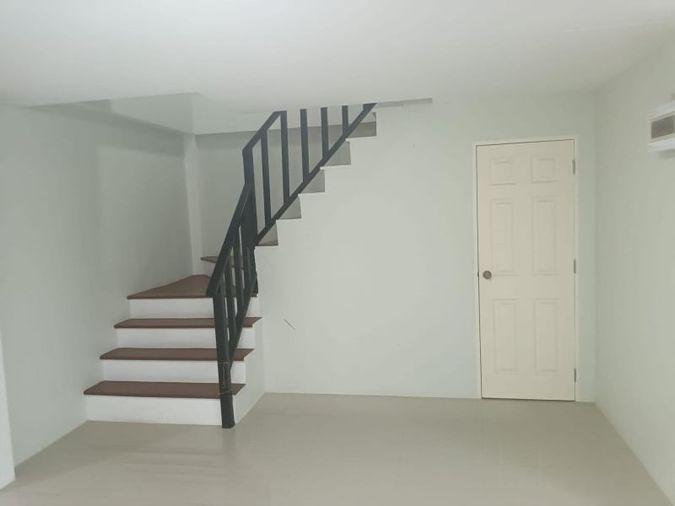 picture Second-hand semi-detached house, cheap price, Country Village 3, Bueng, Sriracha, Chonburi - 6/18