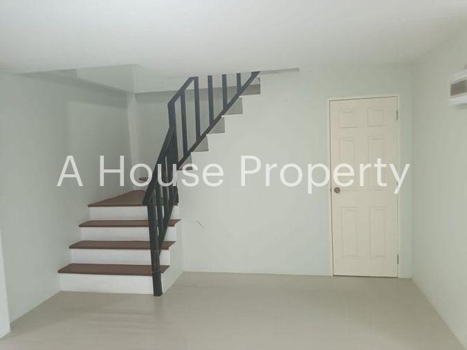 picture Second-hand semi-detached house, cheap price, Country Village 3, Bueng, Sriracha, Chonburi - 6/18
