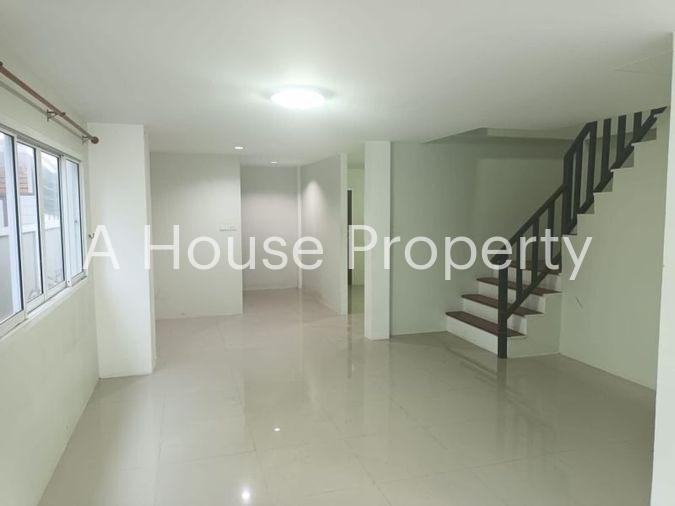 picture Second-hand semi-detached house, cheap price, Country Village 3, Bueng, Sriracha, Chonburi - 5/18
