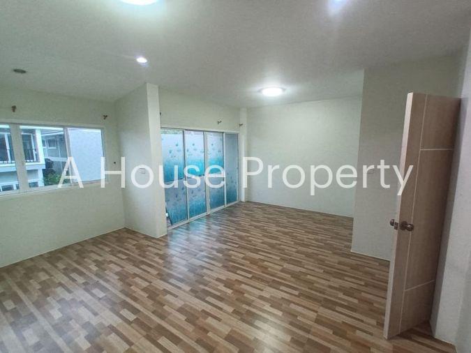 picture Second-hand semi-detached house, cheap price, Country Village 3, Bueng, Sriracha, Chonburi - 10/18