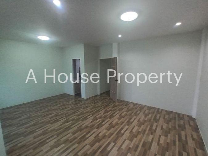 picture Second-hand semi-detached house, cheap price, Country Village 3, Bueng, Sriracha, Chonburi - 11/18