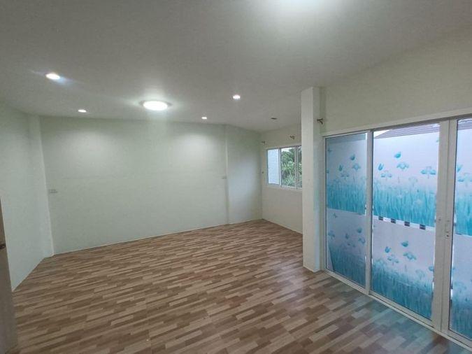 picture Second-hand semi-detached house, cheap price, Country Village 3, Bueng, Sriracha, Chonburi - 9/18