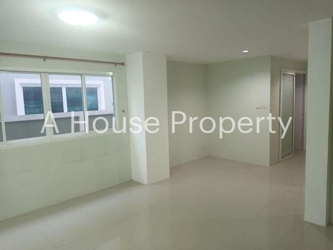 picture Second-hand semi-detached house, cheap price, Country Village 3, Bueng, Sriracha, Chonburi - 2/18