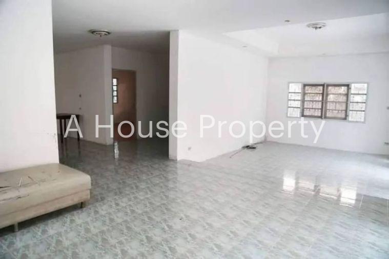 picture Second-hand detached house, corner house, Saen Suk Village, Bang Saen, Chonburi. - 4/12