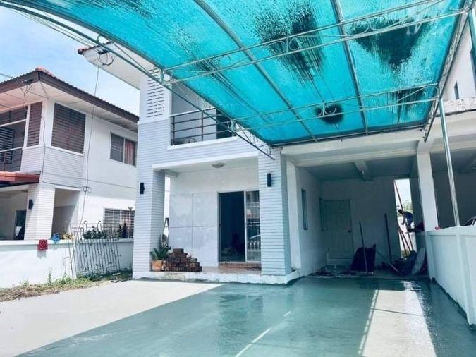 รูป บ้านแฝดมือสอง รีโนเวทใหม่ หมู่บ้านโฮมทาวน์ศรีราชา  ชลบุรี  - รูปที่ 3/7