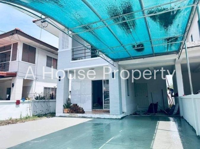รูป บ้านแฝดมือสอง รีโนเวทใหม่ หมู่บ้านโฮมทาวน์ศรีราชา ชลบุรี - รูปที่ 3/7