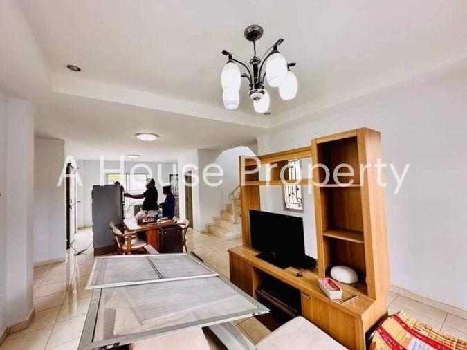 รูป บ้านแฝดมือสอง รีโนเวทใหม่ หมู่บ้านโฮมทาวน์ศรีราชา ชลบุรี - รูปที่ 6/7
