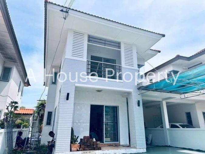 รูป บ้านแฝดมือสอง รีโนเวทใหม่ หมู่บ้านโฮมทาวน์ศรีราชา ชลบุรี - รูปที่ 4/7