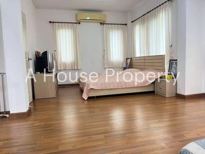 picture Large second-hand detached house, Casaluna project, Bang Phra, Chonburi. - 9/19