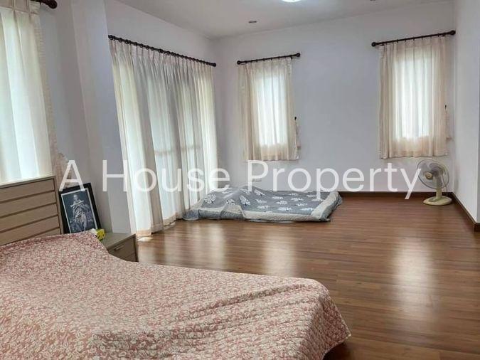 picture Large second-hand detached house, Casaluna project, Bang Phra, Chonburi. - 10/19