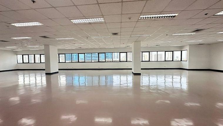 picture Office for rent, Sorachai Building Ekkamai near BTS Ekkamai, 6 minutes. - 2/16