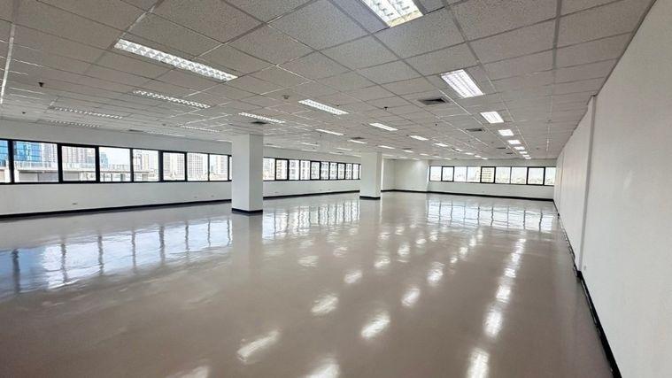 picture Office for rent, Sorachai Building Ekkamai near BTS Ekkamai, 6 minutes. - 9/16
