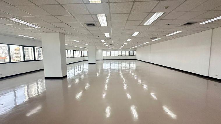 picture Office for rent, Sorachai Building Ekkamai near BTS Ekkamai, 6 minutes. - 3/16