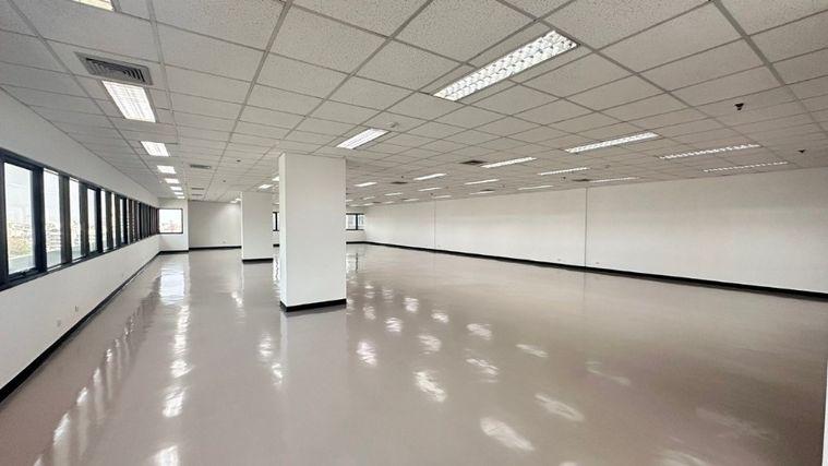 picture Office for rent, Sorachai Building Ekkamai near BTS Ekkamai, 6 minutes. - 6/16