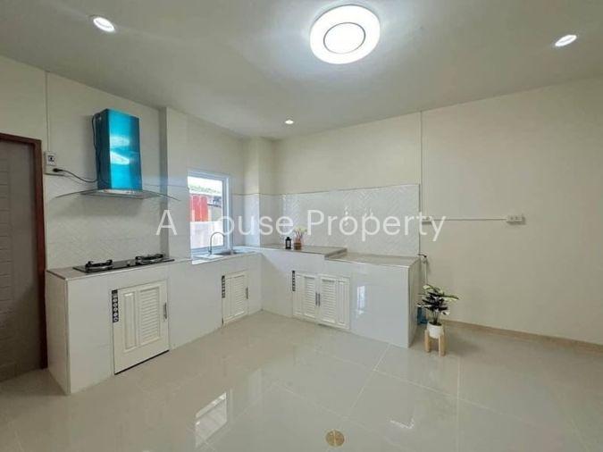 picture Second-hand semi-detached house, newly renovated, nine kilometers zone, Sriracha, Chonburi - 11/17