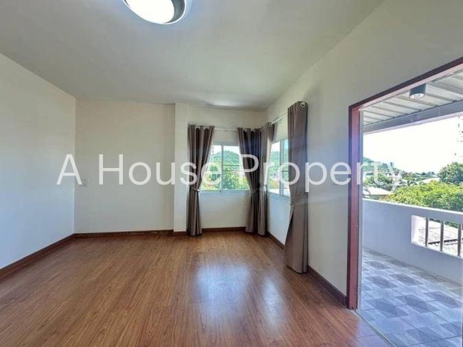 รูป บ้านแฝดมือสอง รีโนเวทใหม่ โซนเก้ากิโล ศรีราชา ชลบุรี - รูปที่ 13/17