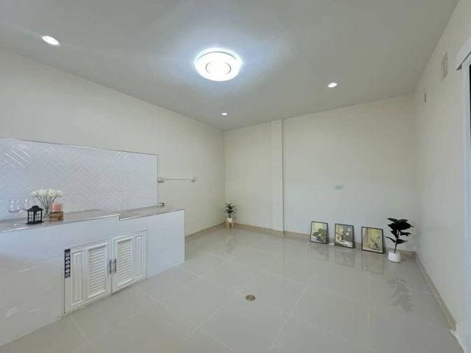 รูป บ้านแฝดมือสอง รีโนเวทใหม่ โซนเก้ากิโล ศรีราชา ชลบุรี  - รูปที่ 12/17