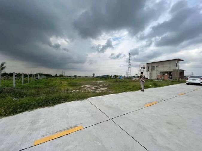 picture Nine kilometers of land for sale, Sriracha, beautiful plot, mountain view, next to public road. - 3/7