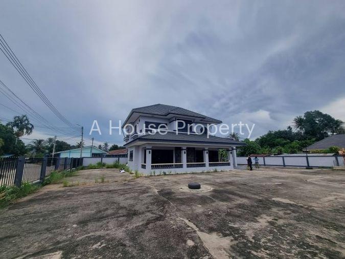 รูป ขายบ้านเดี่ยวศรีราชา หลังใหญ่ รีโนเวทใหม่ โซนเขาเขียว - รูปที่ 2/19