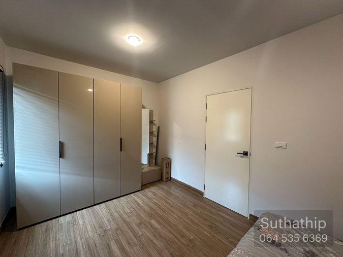 picture Pet friendly house for rent Baan Klang Muang Sri Nakarin-On Nut, Soi Onnut 70/1 (Rt-01) - 12/31