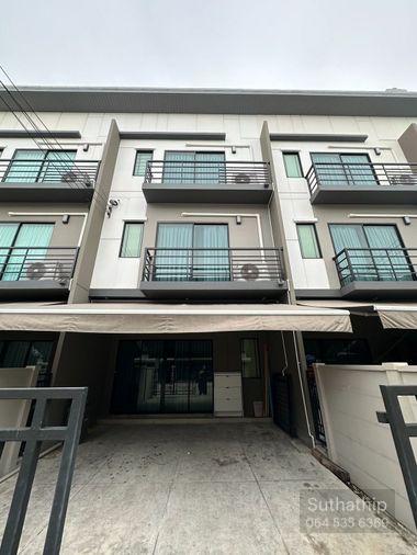 picture Pet friendly house for rent Baan Klang Muang Sri Nakarin-On Nut, Soi Onnut 70/1 (Rt-01) - 1/31