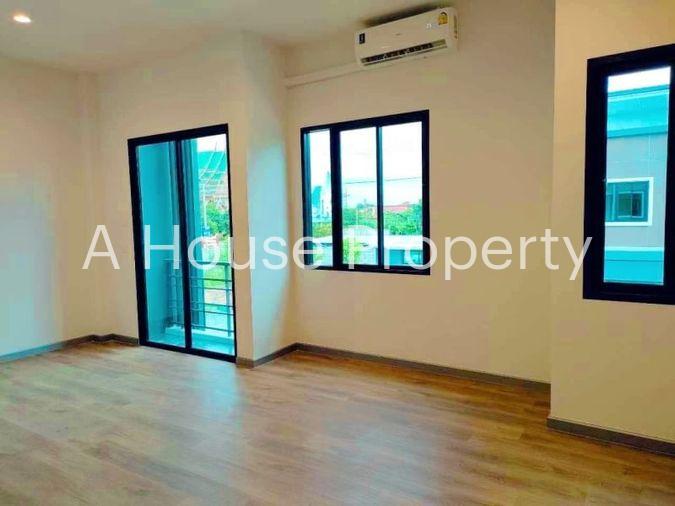 picture Second-hand townhome, Naga Village Project, Mueang, Chonburi. - 5/15