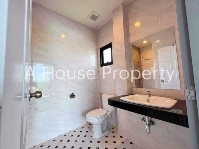 picture Second-hand townhome, Naga Village Project, Mueang, Chonburi. - 8/15