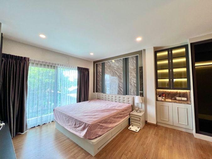 รูป ขายด่วน‼️บ้านเดี่ยว The City ราชพฤกษ์ - ปิ่นเกล้า ขนาด 67.5 วา พื้นที่ใช้สอยประมาณ 300 ตรม. 4 นอน | 3 น้ำ ต่อเติมตกแต่งบิวอินทั้งหลัง - รูปที่ 23/28