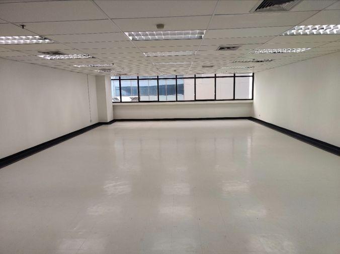 picture Phayathai Plaza office       size 136 sqm  Near Fire exit - 2/6