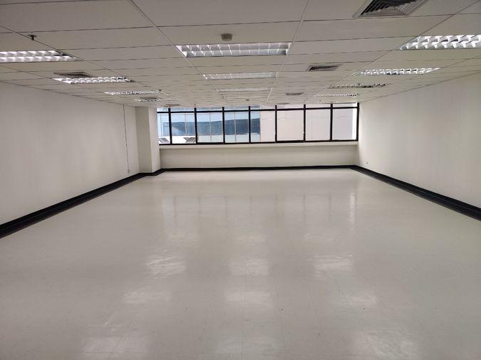 picture Phayathai Plaza office       size 136 sqm  Near Fire exit - 1/6
