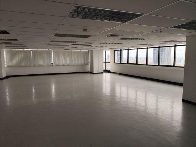 picture Phayathai Plaza near BTS Phaya Thai and Airport Link Ratchathewi.     Size 167 sq m - 4/11