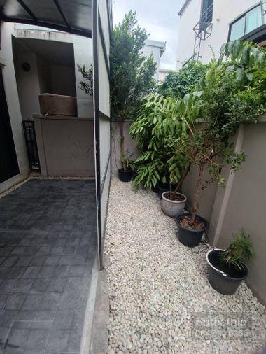 picture Pet friendly house for rent Baan Klang Muang Sri Nakarin-On Nut, Soi Onnut 70/1 (Rt-01) - 26/31