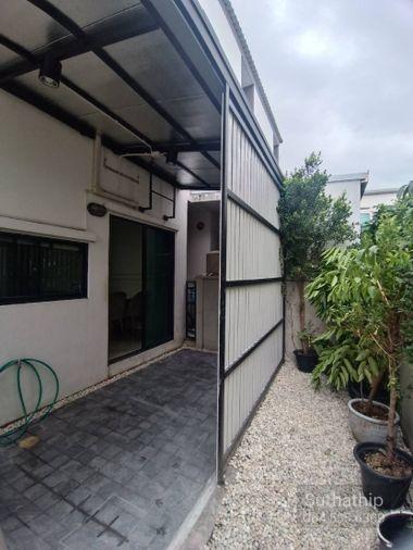 picture Pet friendly house for rent Baan Klang Muang Sri Nakarin-On Nut, Soi Onnut 70/1 (Rt-01) - 27/31