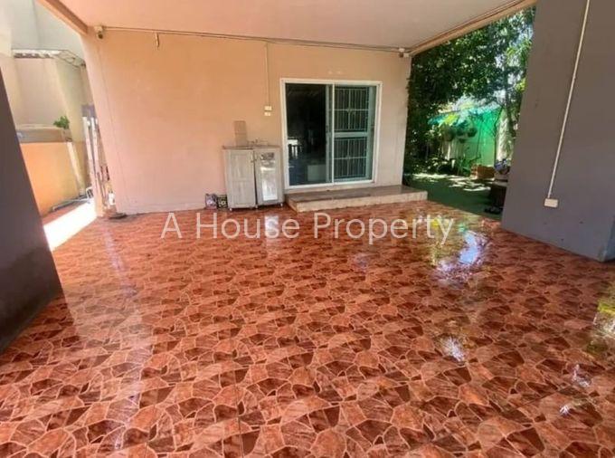 picture Second-hand semi-detached house, Bang Phra, Manirin Village Project, Bang Phra, Chonburi - 2/19