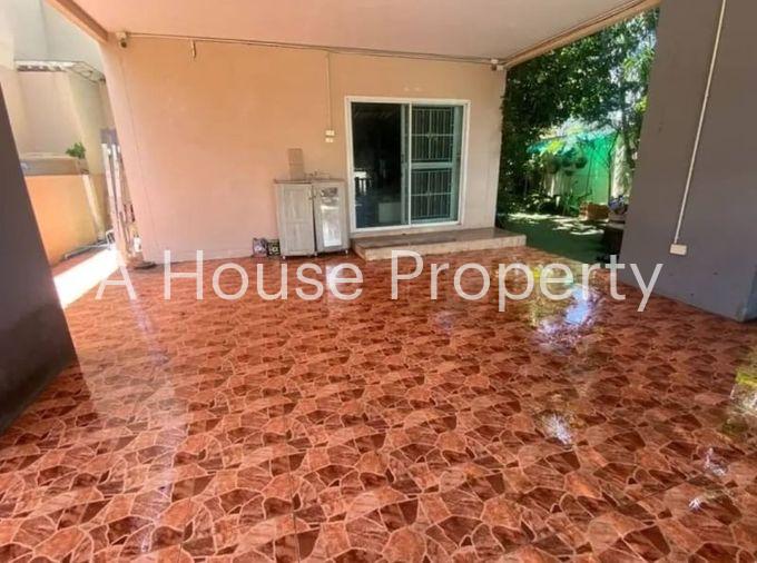 picture Second-hand semi-detached house, Bang Phra, Manirin Village Project, Bang Phra, Chonburi - 2/19