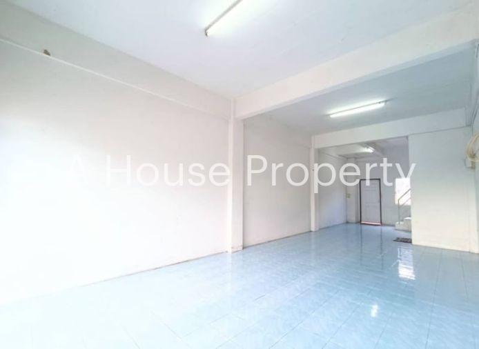 picture Second-hand 3-storey commercial building on the road, Sriracha Tiger Zoo line - 5/17