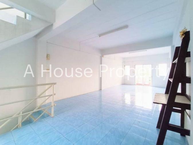 picture Second-hand 3-storey commercial building on the road, Sriracha Tiger Zoo line - 13/17