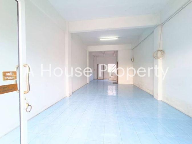 picture Second-hand 3-storey commercial building on the road, Sriracha Tiger Zoo line - 2/17