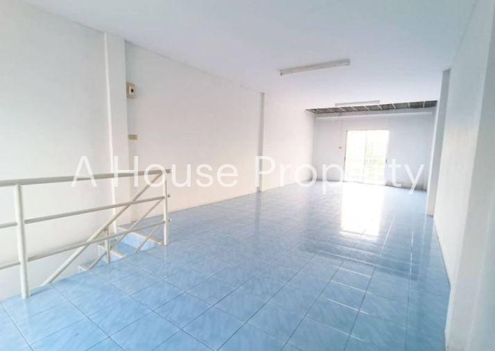 picture Second-hand 3-storey commercial building on the road, Sriracha Tiger Zoo line - 16/17