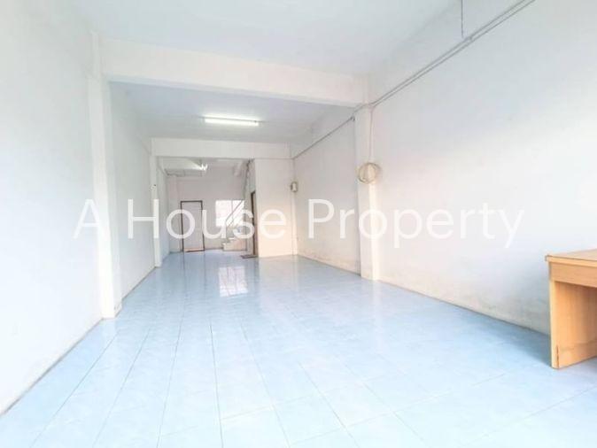 picture Second-hand 3-storey commercial building on the road, Sriracha Tiger Zoo line - 3/17