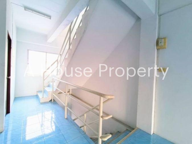 picture Second-hand 3-storey commercial building on the road, Sriracha Tiger Zoo line - 14/17