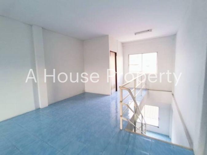 picture Second-hand 3-storey commercial building on the road, Sriracha Tiger Zoo line - 9/17