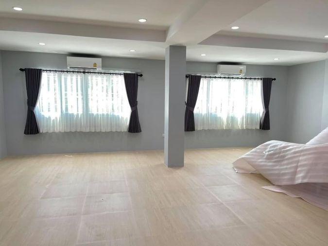 picture Second-hand 3-storey commercial building on Sukprayoon Road, Road No. 315, Chonburi - 9/13