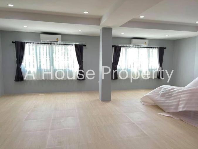picture Second-hand 3-storey commercial building on Sukprayoon Road, Road No. 315, Chonburi - 9/13
