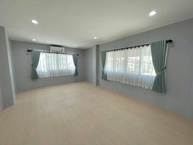 picture Second-hand 3-storey commercial building on Sukprayoon Road, Road No. 315, Chonburi - 10/13