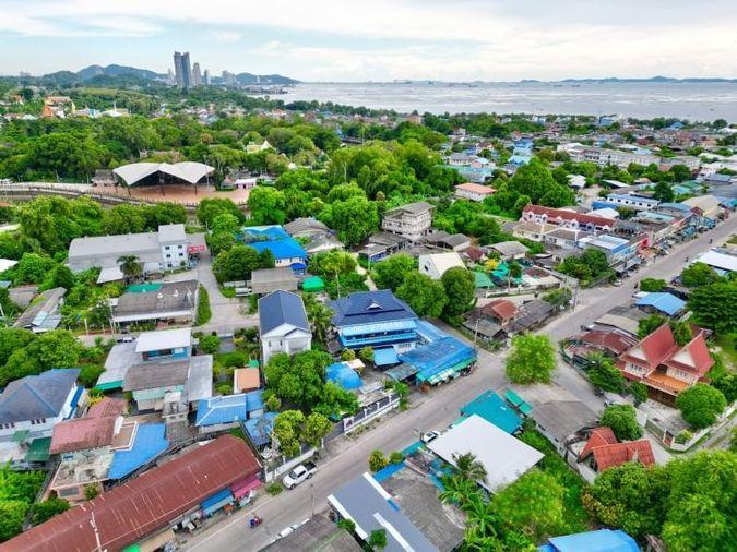 picture Bang Phra land, beautiful plot with buildings, near Bang Phra beach - 3/18