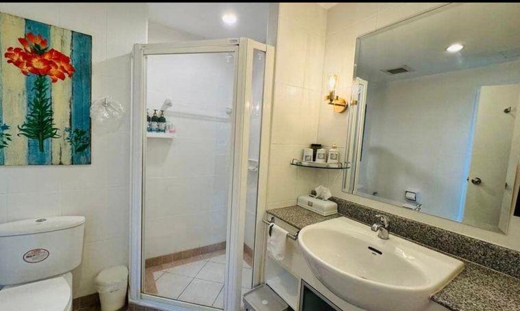 picture for rent Baan Siri Sathorn. Studio 37sqm. Line id: @pfagent - 5/5