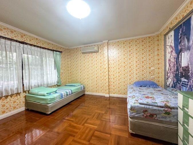 รูป บ้านเดี่ยวมือสอง หลังใหญ่ โครงการคันทรีโฮม 1 ศรีราชา ชลบุรี  - รูปที่ 18/20