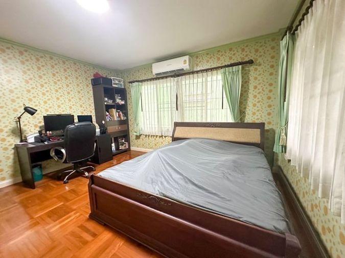 รูป บ้านเดี่ยวมือสอง หลังใหญ่ โครงการคันทรีโฮม 1 ศรีราชา ชลบุรี  - รูปที่ 19/20