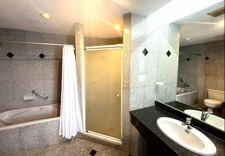 picture for rent Charoenjai Place Ekkamai12. 3bed 171sqm. Line id: @pfagent - 8/12